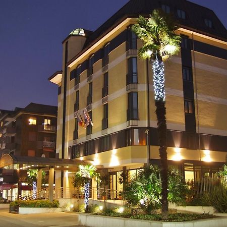 Hotel Tiffany Milano Trezzano Sul Naviglio Esterno foto