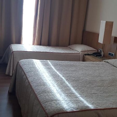 Hotel Tiffany Milano Trezzano Sul Naviglio Esterno foto