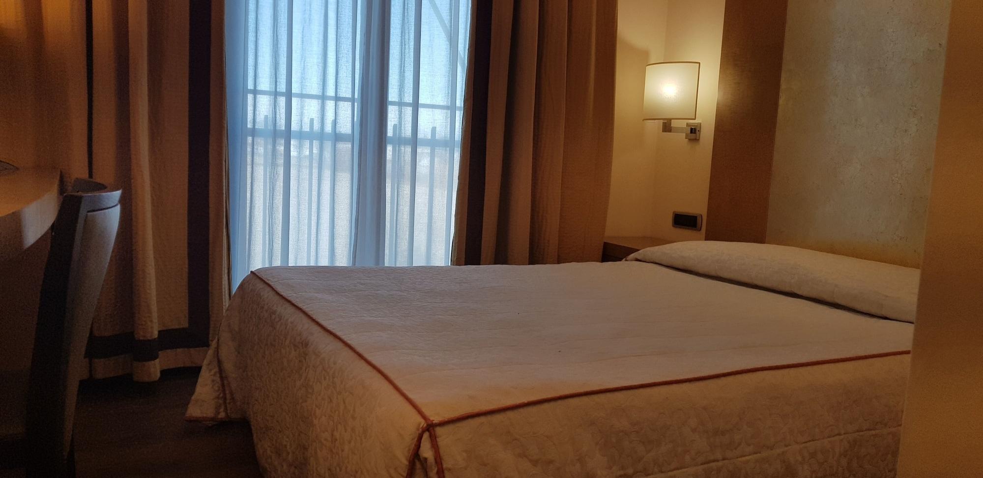 Hotel Tiffany Milano Trezzano Sul Naviglio Esterno foto