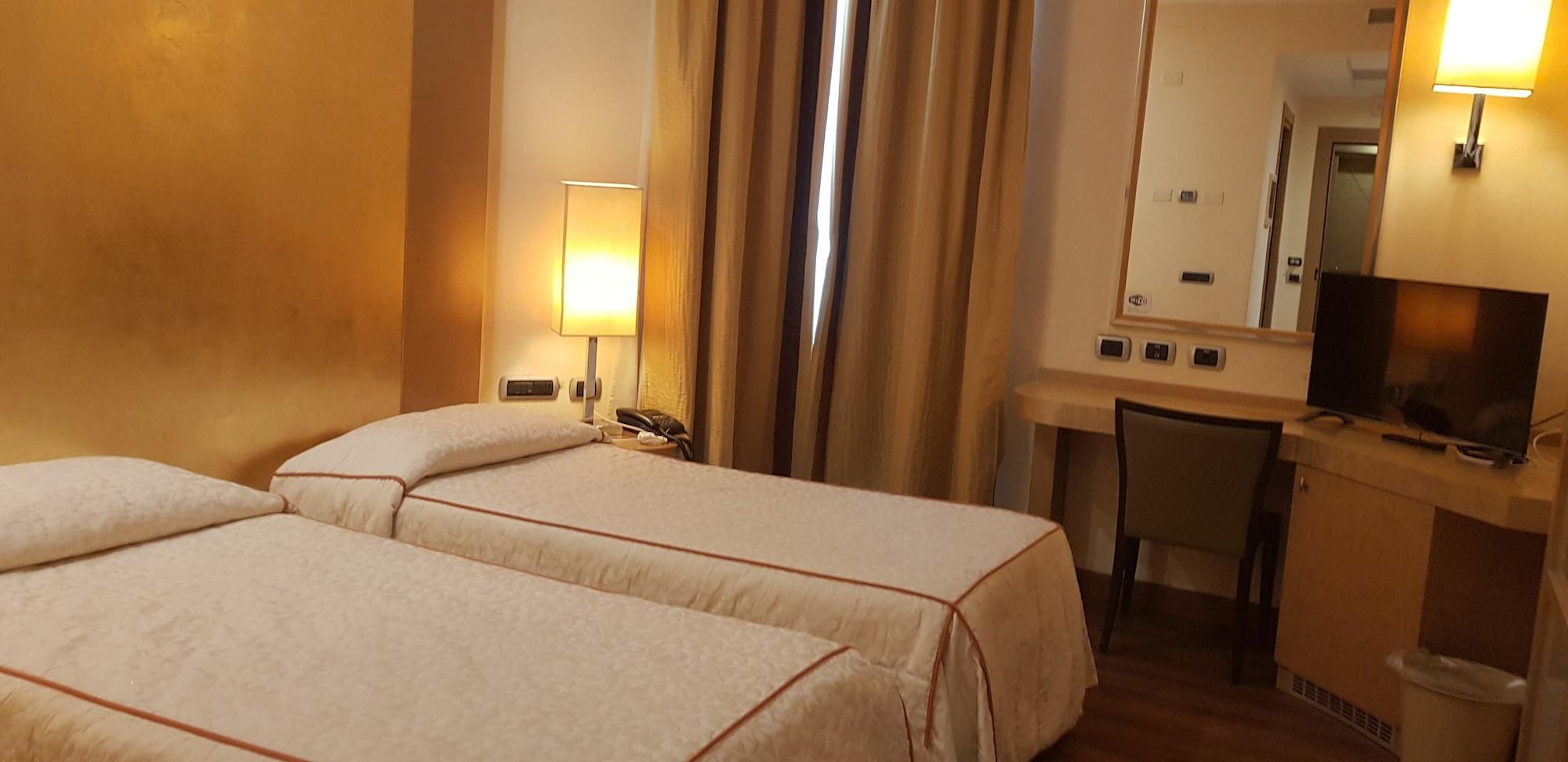 Hotel Tiffany Milano Trezzano Sul Naviglio Esterno foto