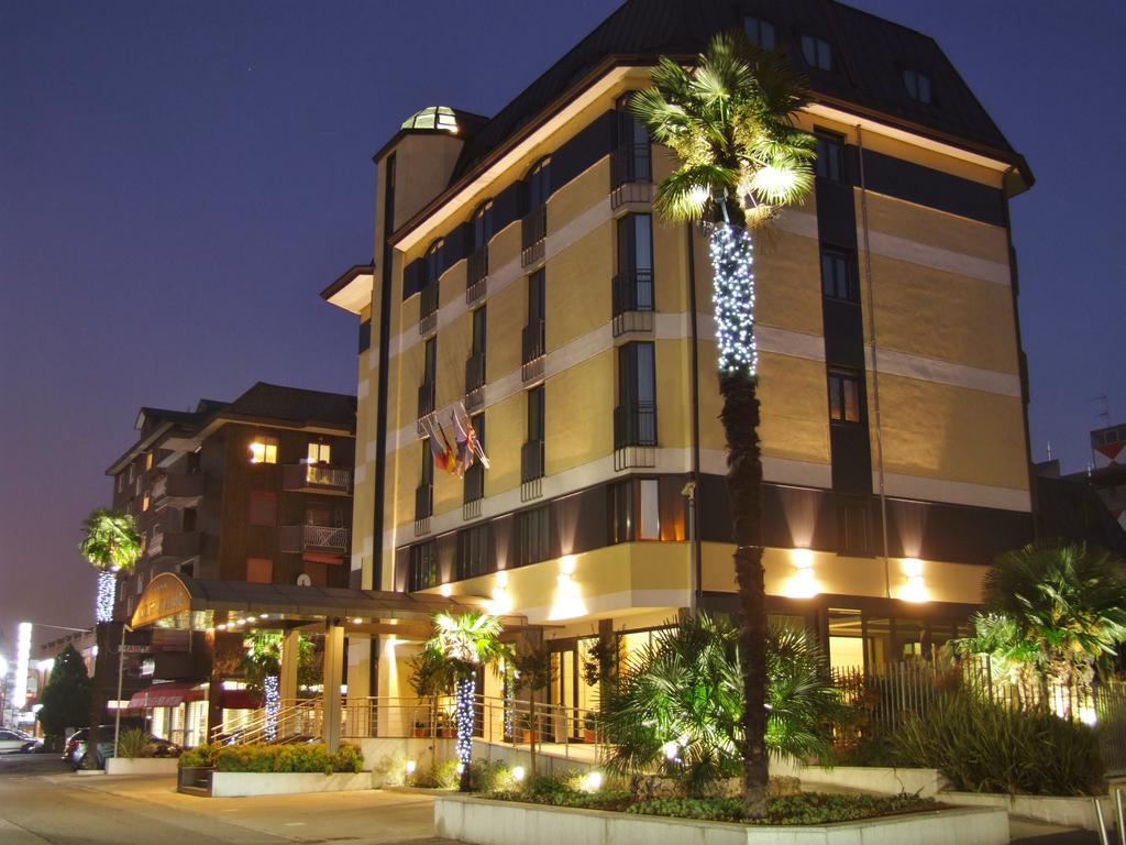 Hotel Tiffany Milano Trezzano Sul Naviglio Esterno foto