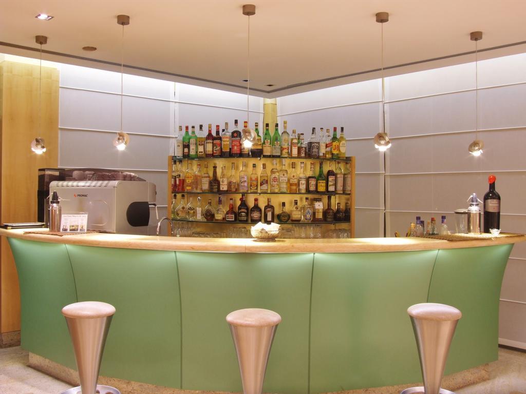 Hotel Tiffany Milano Trezzano Sul Naviglio Esterno foto