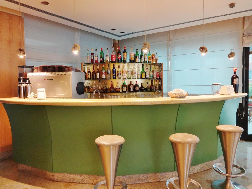 Hotel Tiffany Milano Trezzano Sul Naviglio Esterno foto