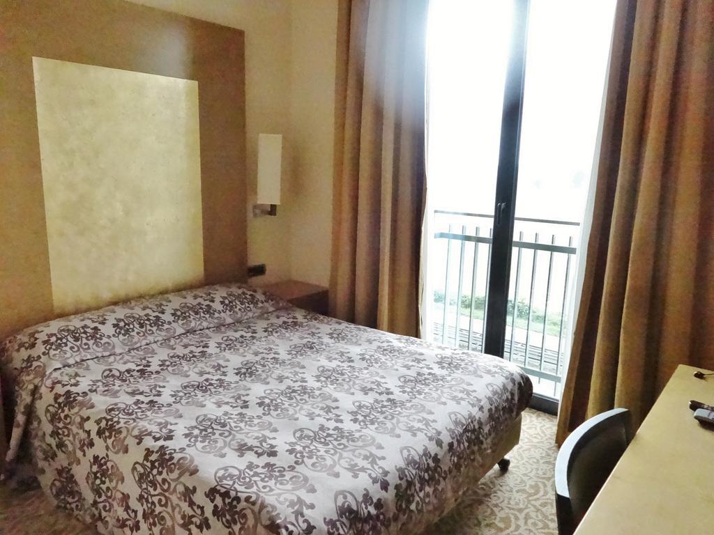 Hotel Tiffany Milano Trezzano Sul Naviglio Esterno foto