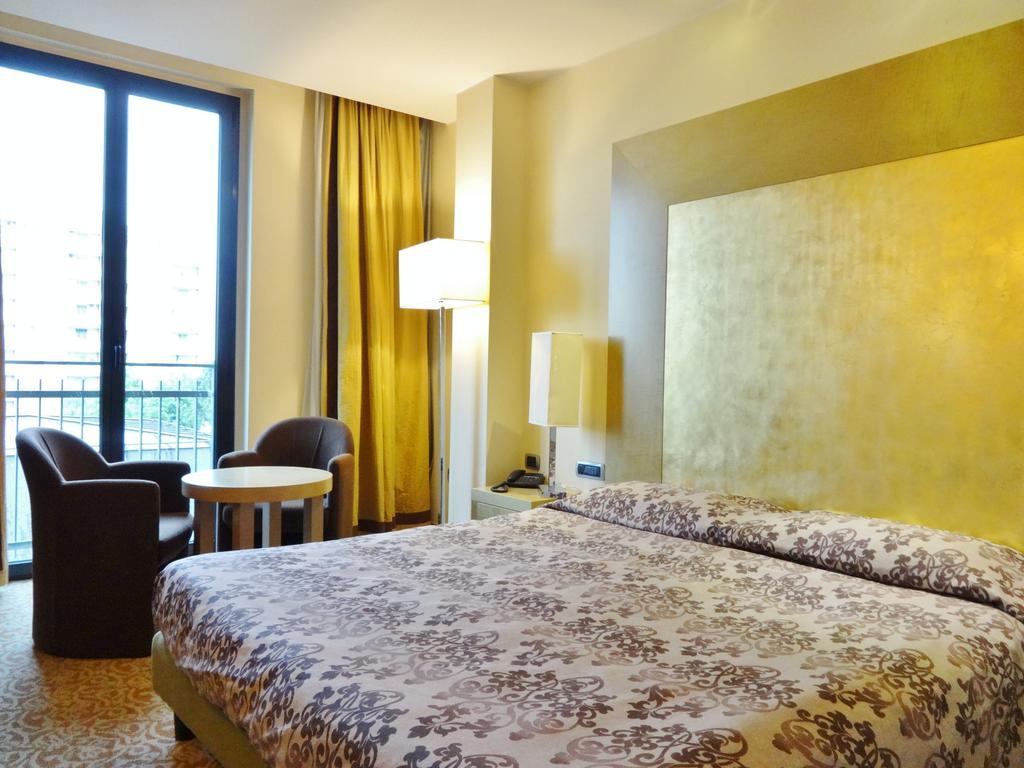 Hotel Tiffany Milano Trezzano Sul Naviglio Esterno foto