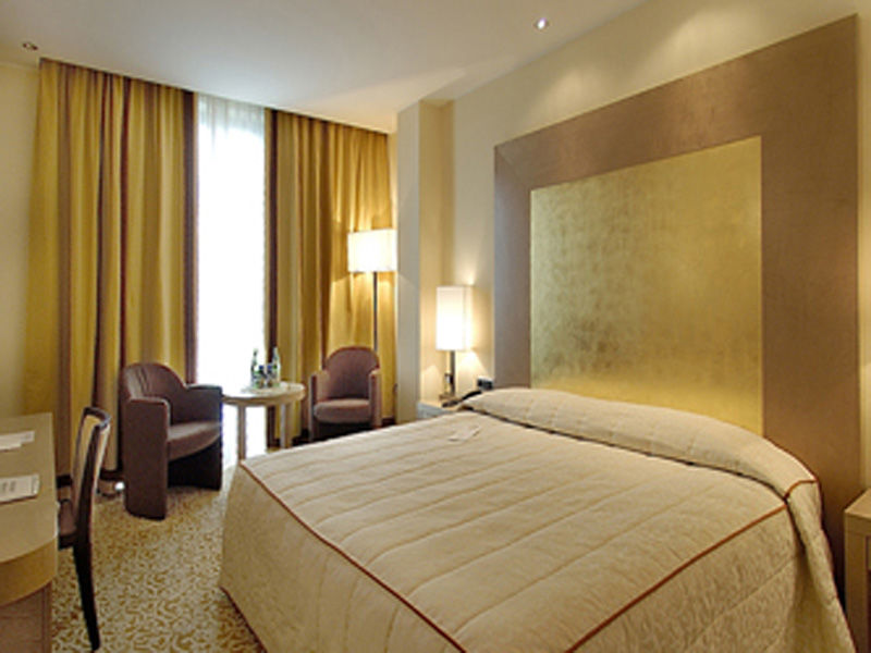 Hotel Tiffany Milano Trezzano Sul Naviglio Esterno foto