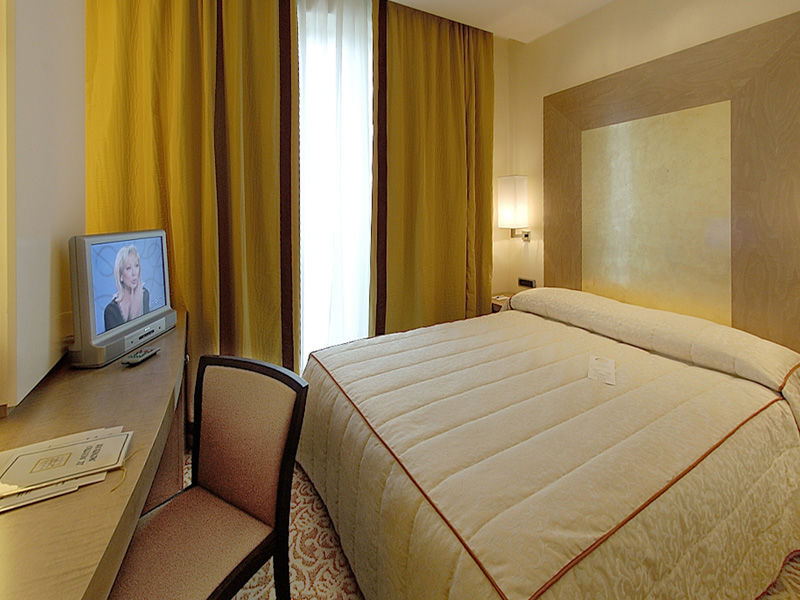Hotel Tiffany Milano Trezzano Sul Naviglio Esterno foto