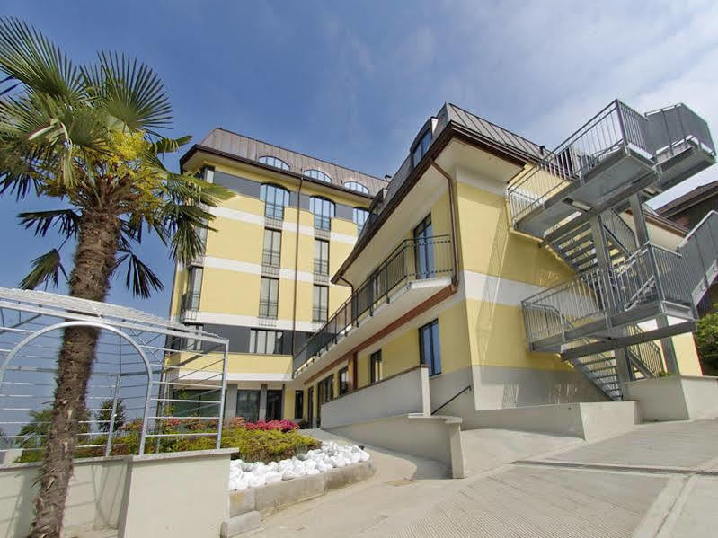 Hotel Tiffany Milano Trezzano Sul Naviglio Esterno foto