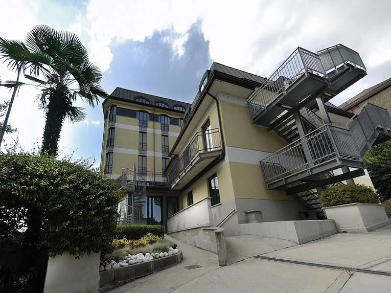 Hotel Tiffany Milano Trezzano Sul Naviglio Esterno foto